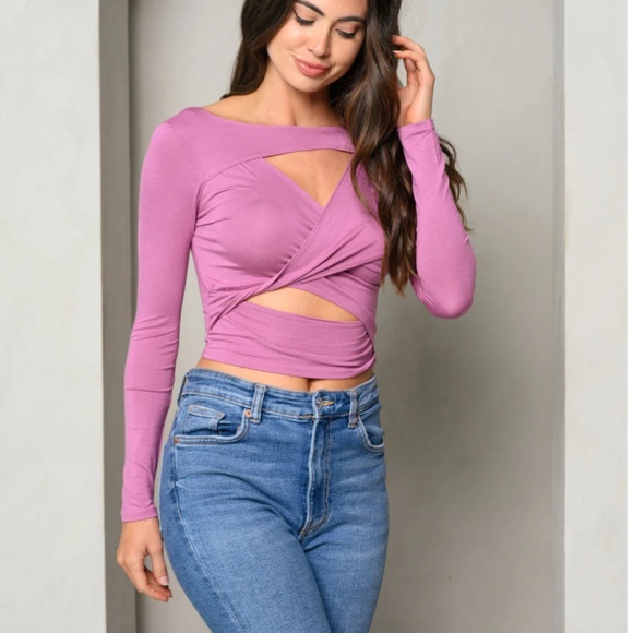 WOMEN'S LONG SLEEVE FRONT CRISS CROSS CUT OUT TOP - Picture 1 of 3